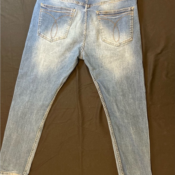 Calvin Klein Jeans Slim Fit in Faded Blue - Picture 7 of 9